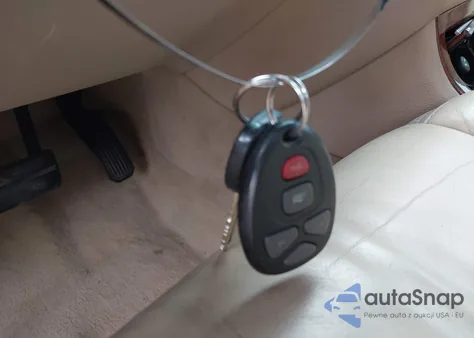 2007 Cadillac Dts V8 z USA, uszkodzony, nr VIN 1G6KD57Y67U221601